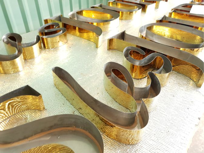 gia công chữ nổi MICA, uốn chữ nổi led theo yêu cầu, chữ nổi gắn đèn led, bảng hiệu chữ nổi mica có đèn, đơn vị cắt chữ nổi uy tín