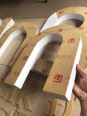 gia công chữ nổi MICA, uốn chữ nổi led theo yêu cầu, chữ nổi gắn đèn led, bảng hiệu chữ nổi mica có đèn, đơn vị cắt chữ nổi uy tín