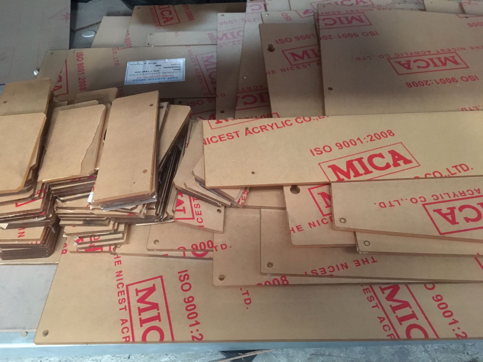 xưởng cắt mica, cắt laser mica, cắt mica lấy liền, cắt mica theo yêu cầu, gia công mica cnc