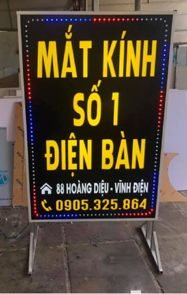 bảng hiệu đứng mắt kính, thiết kế bảng quảng cáo đứng, thi công lắp đặt bảng quảng cáo đứng, bảng quảng cáo đứng alu