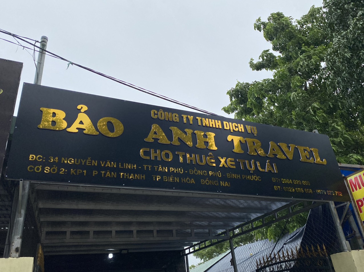 bảng hiệu du lịch travel