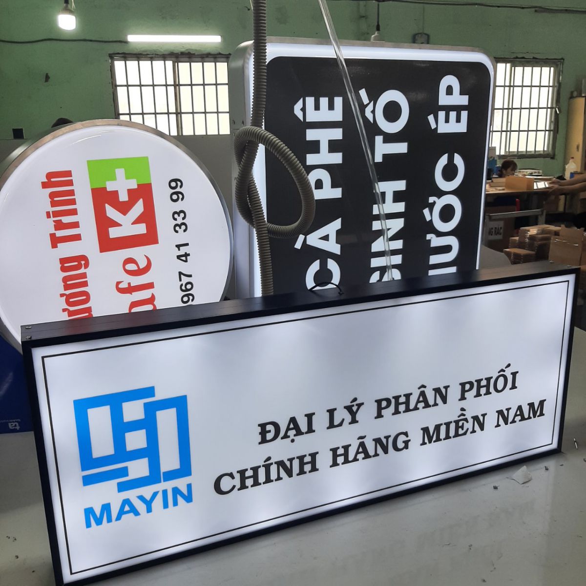 hộp đèn mica, hộp dèn quảng cáo, xưởng gia công quảng cáo, xưởng cắt cnc cắt laser gia công