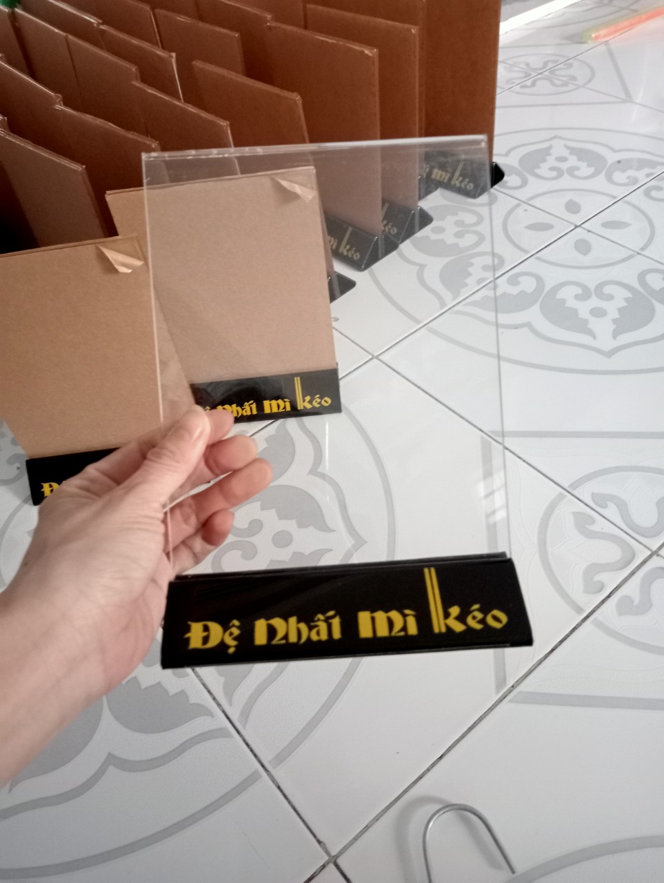 menu mica a6 chữ T đế lùa, menu mica a6 chữ T đế tam giác, menu mica a6 chữ A, menu mica a6 chữ L, menu mica a6  treo tường trảng dài biên hòa đồng nai