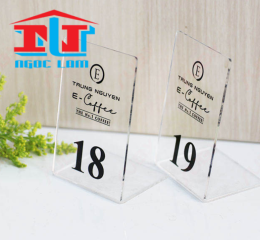 BIỂN SỐ BÀN MICA – THẺ SỐ BÀN MICA – KỆ SỐ MICA ĐỂ BÀN TRẢNG DÀI, BIÊN HÒA, ĐỒNG NAI
