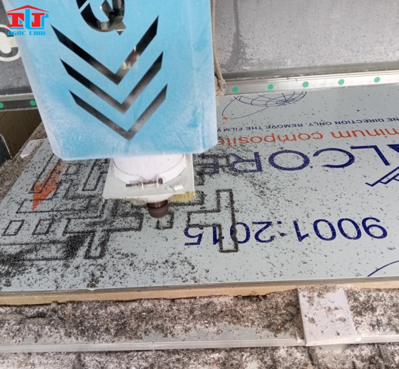 CẮT CNC ALU + KHOAN LỖ LED ALU + DÁN DECAL KHOAN LỖ LED