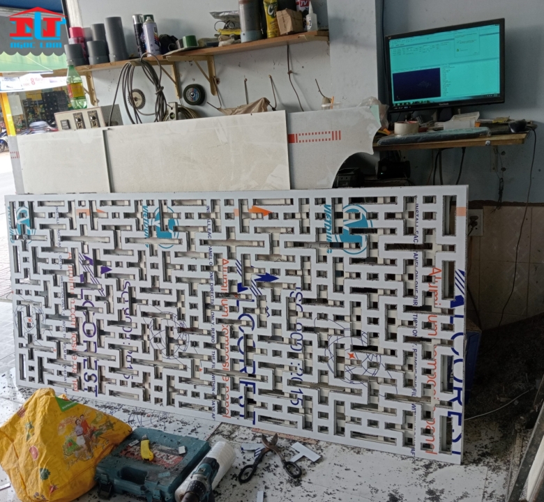 CẮT CNC ALU + KHOAN LỖ LED ALU + DÁN DECAL KHOAN LỖ LED