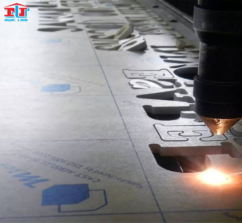 GIA CÔNG CẮT – KHẮC MICA GIÁ RẺ