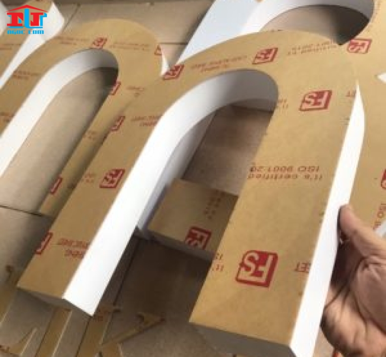 Gia Công Chữ Mica Uốn Nổi Sáng Mặt Chuyên Nghiệp Giá Rẻ