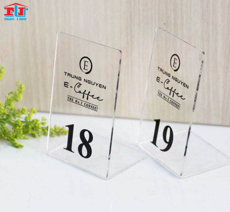 BIỂN SỐ BÀN MICA – THẺ SỐ BÀN MICA – KỆ SỐ MICA ĐỂ BÀN TRẢNG DÀI, BIÊN HÒA, ĐỒNG NAI