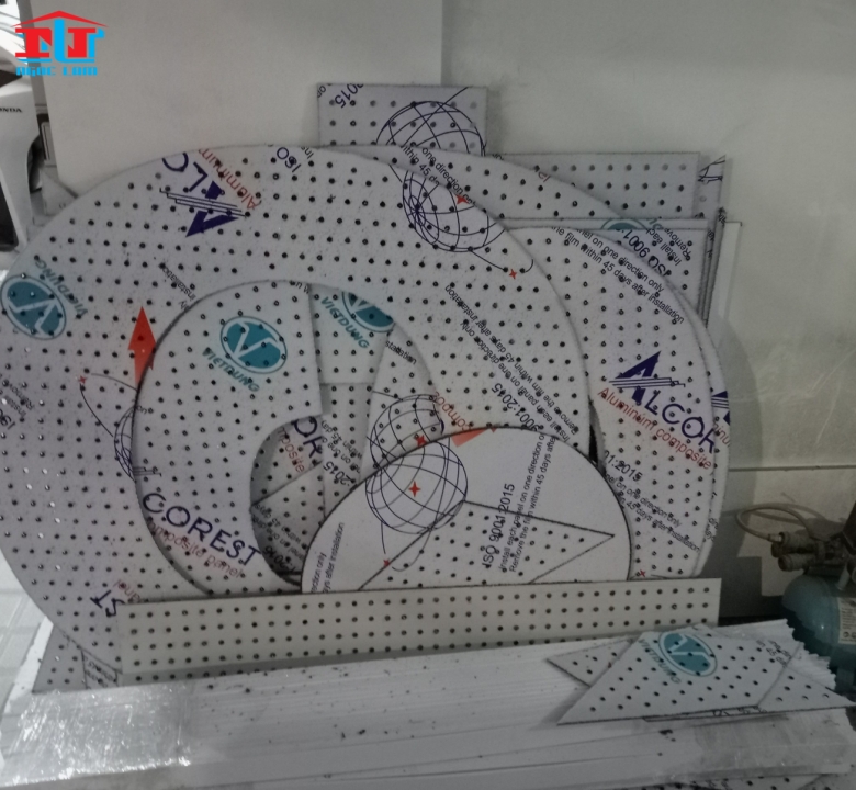 Đục Lỗ Đèn Led, Gia Công Đục Lỗ Biển Đèn Led Uy Tín, Chuyên Nghiệp, Giá Rẻ